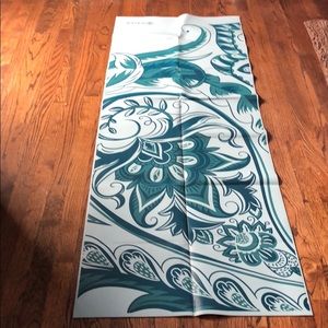 Traveling yoga mat folder to fit in the suitcase